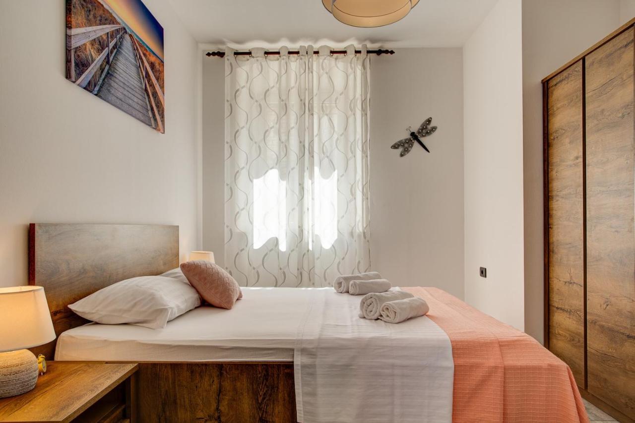 Apartment Laura With Terrace Vodnjan Buitenkant foto